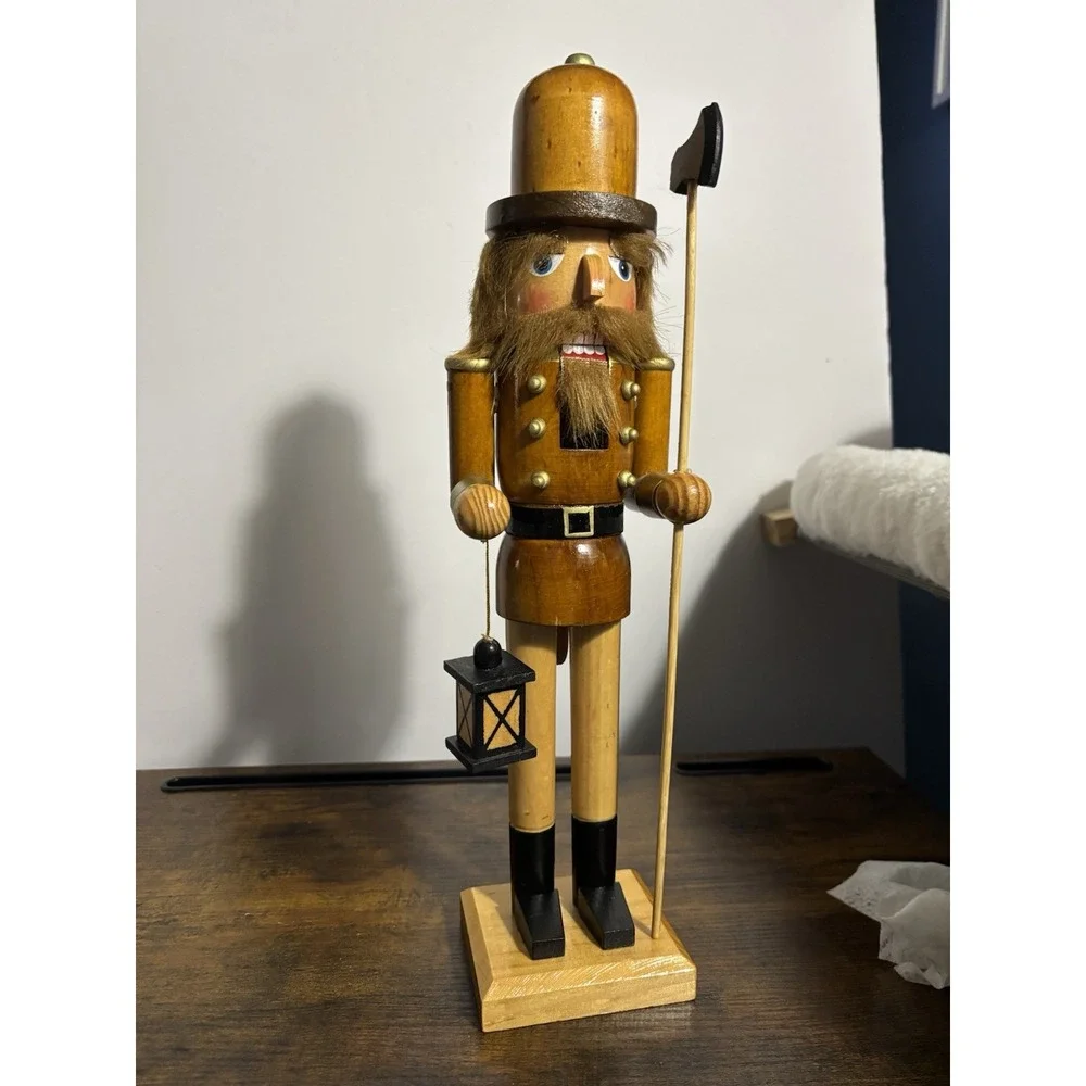 Golden Stain Nutcracker Large 14